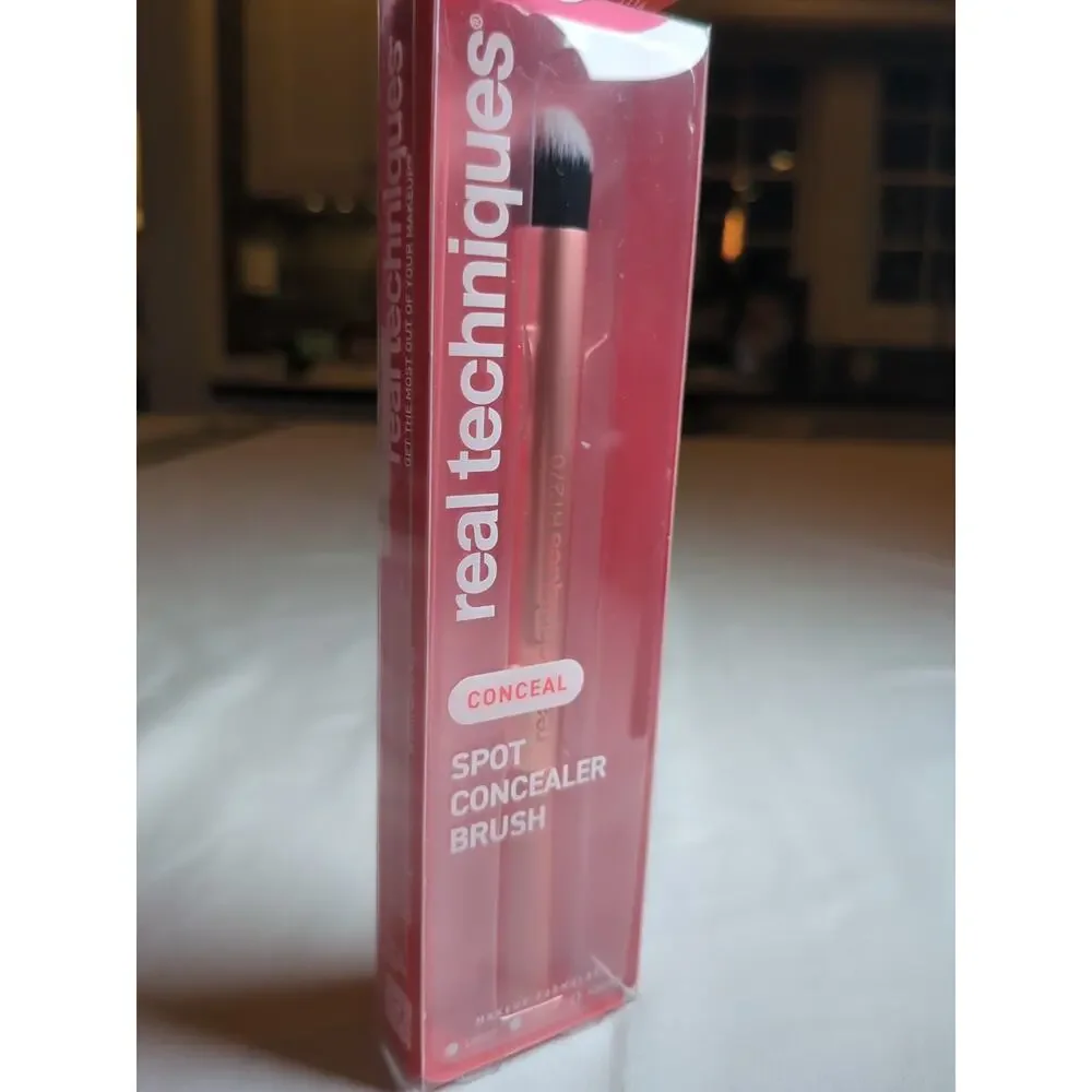 Real Techniques Spot Concealer Brush, Conceal Makeup Formulas Liquid & Cream New
